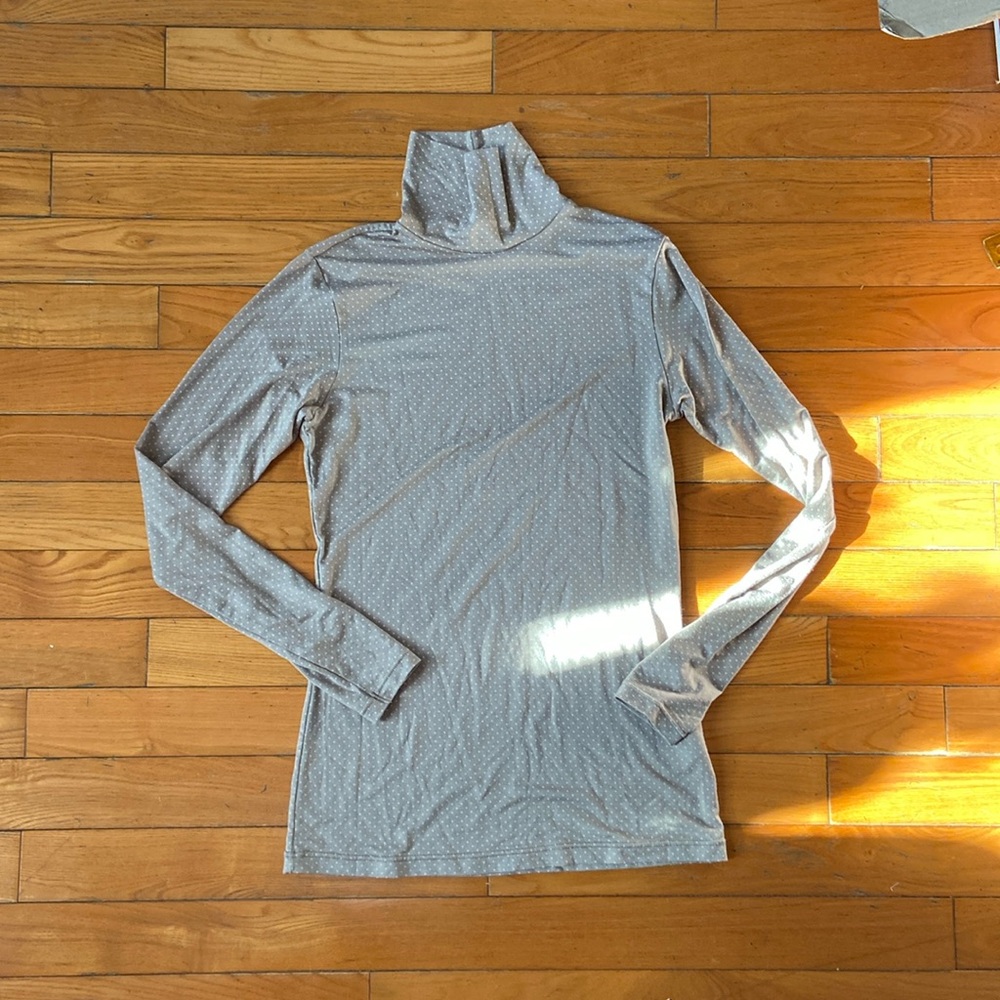 Uniqlo Thermal top